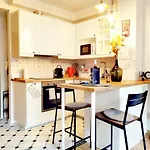 Mrs. Columbo's Flat Budapesta