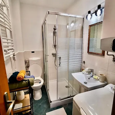 Mrs. Columbo's Flat * Budapešť